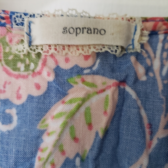 Cold shoulder top - Picture 3 of 3